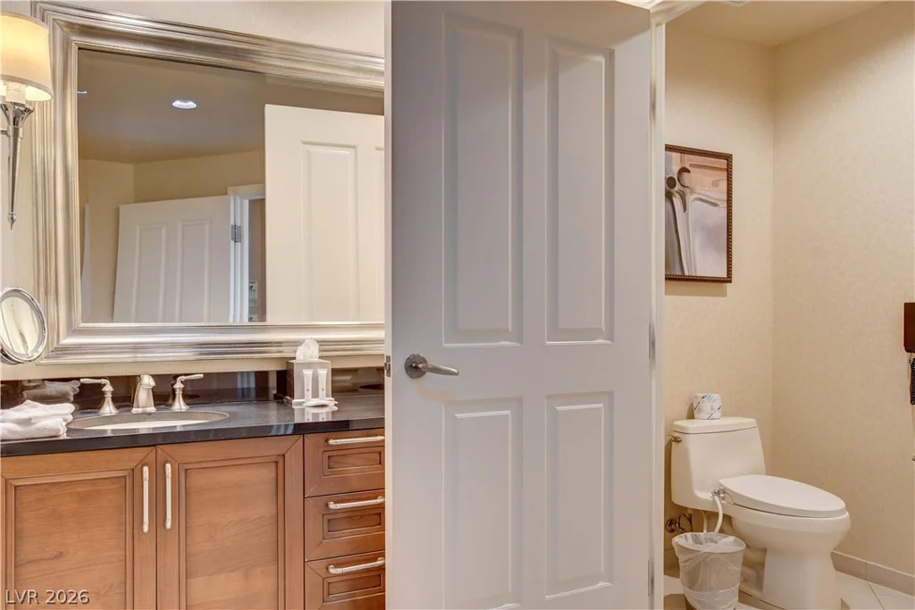 135 Harmon, Las Vegas, NV 89109