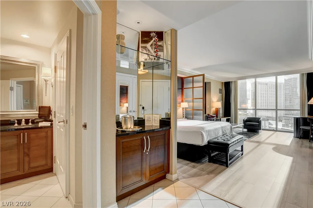 135 Harmon, Las Vegas, NV 89109