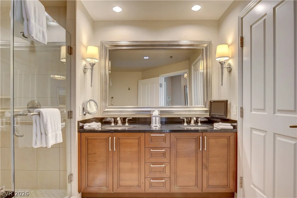 135 Harmon, Las Vegas, NV 89109