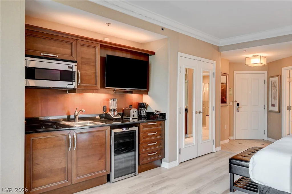 135 Harmon, Las Vegas, NV 89109