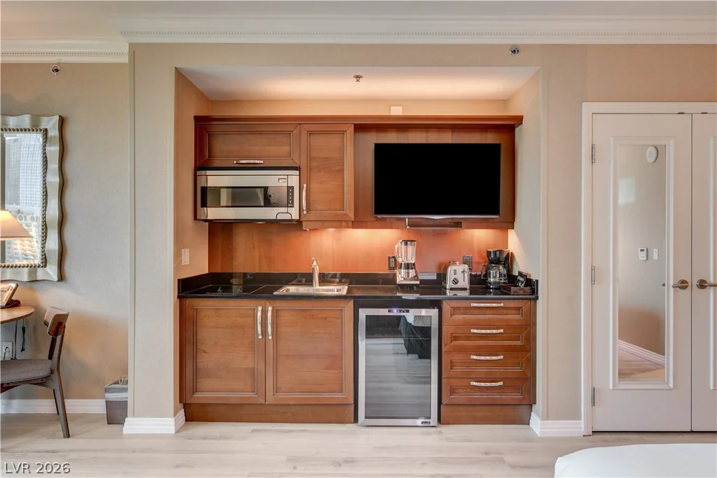 135 Harmon, Las Vegas, NV 89109