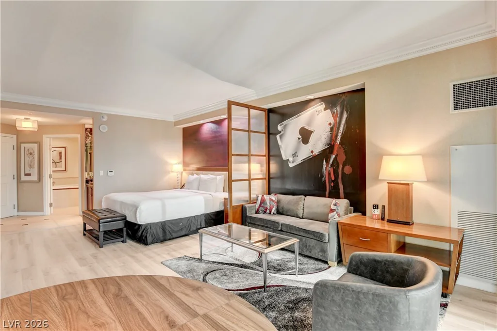 135 Harmon, Las Vegas, NV 89109