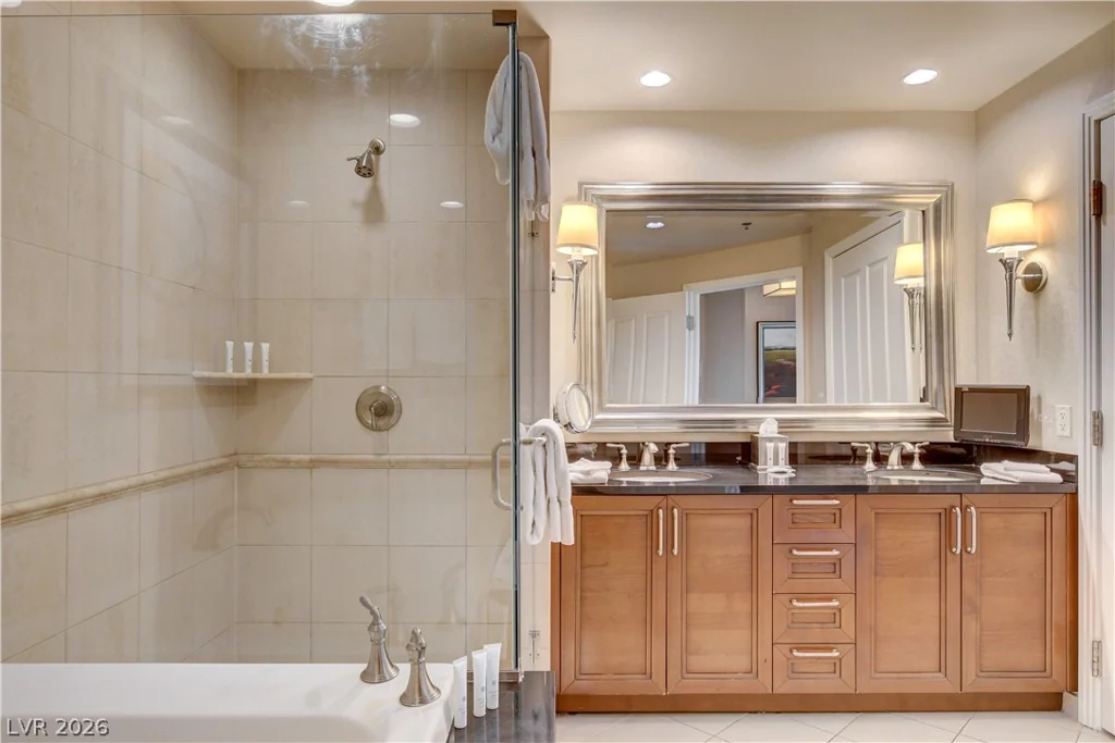 135 Harmon, Las Vegas, NV 89109