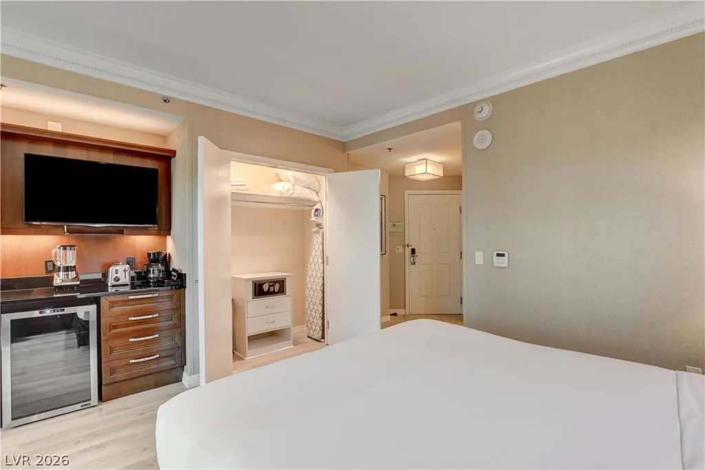 135 Harmon, Las Vegas, NV 89109