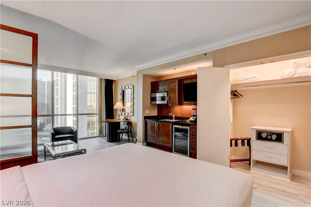 135 Harmon, Las Vegas, NV 89109