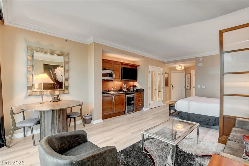 135 Harmon, Las Vegas, NV 89109