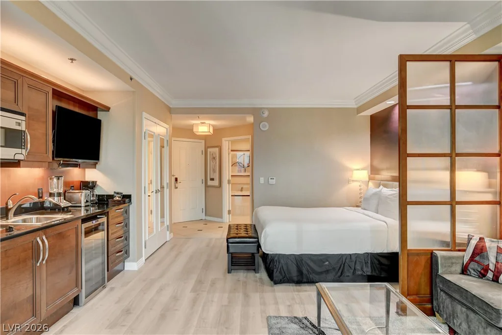 135 Harmon, Las Vegas, NV 89109