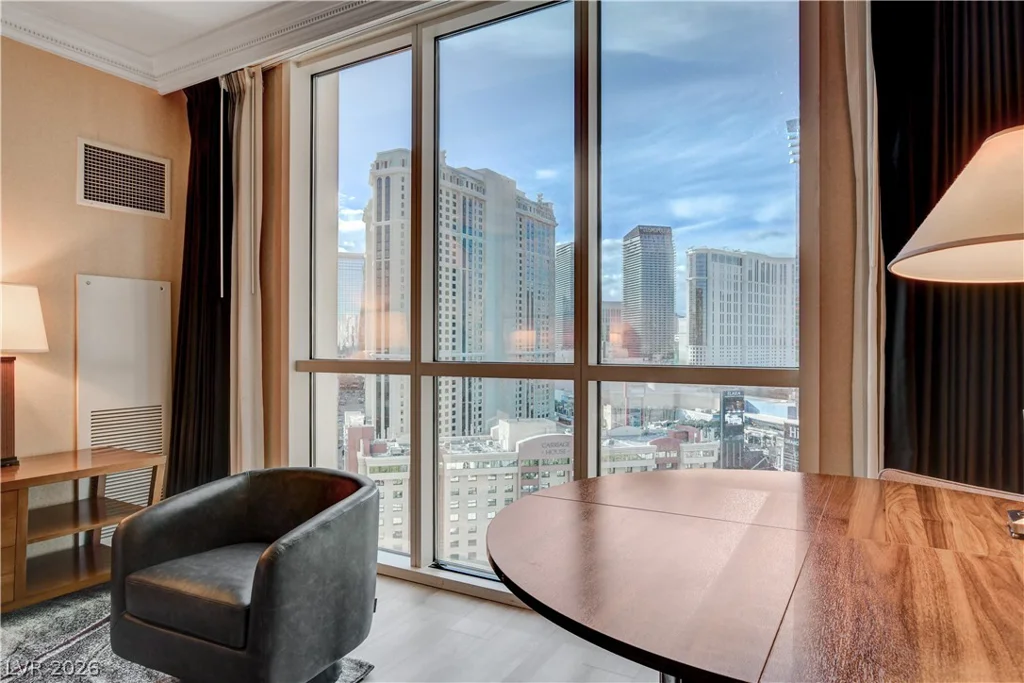 135 Harmon, Las Vegas, NV 89109