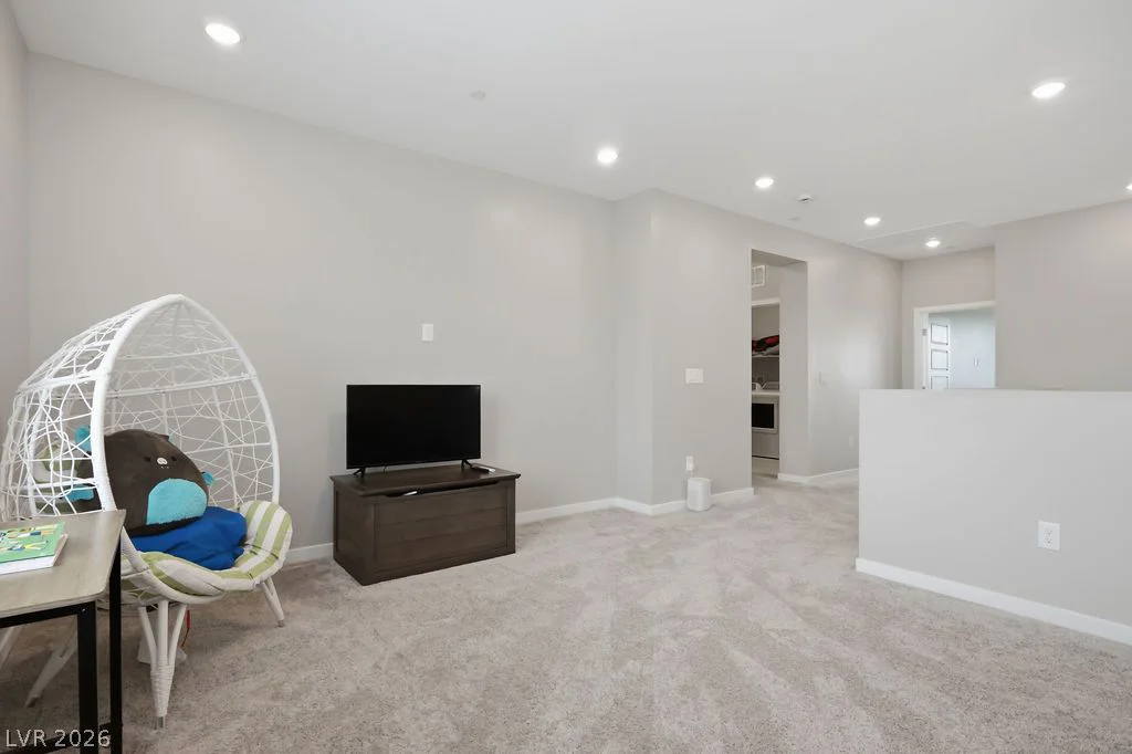 9829 Adrian Peak, Las Vegas, NV 89143
