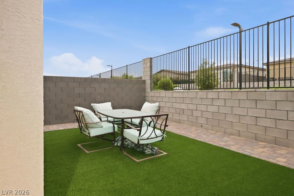 9829 Adrian Peak, Las Vegas, NV 89143