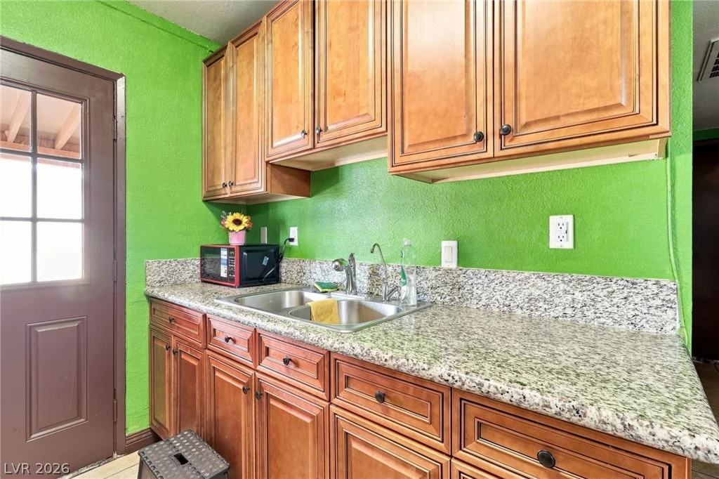304 Minnesota, Las Vegas, NV 89107