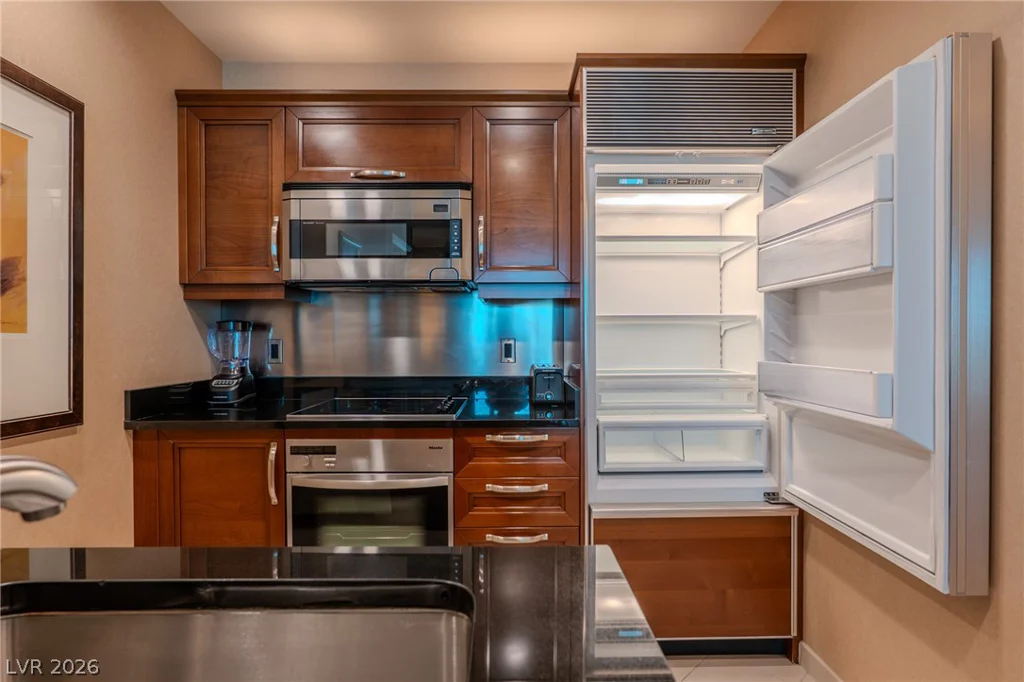 135 Harmon, Las Vegas, NV 89109