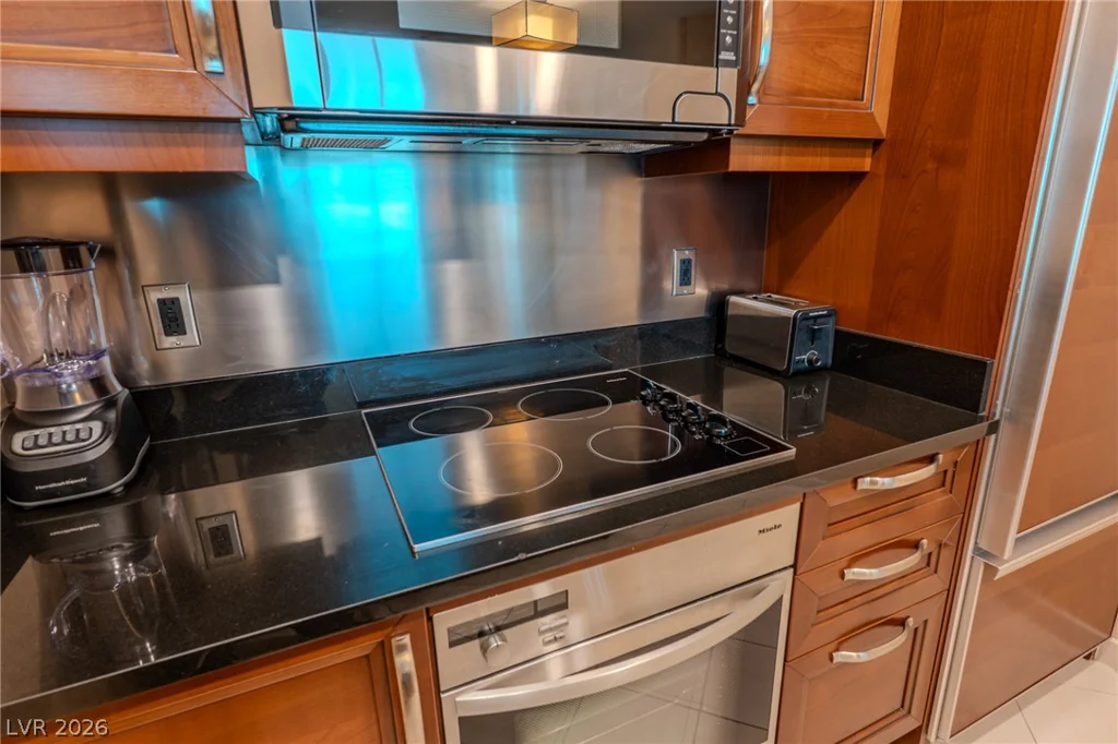 135 Harmon, Las Vegas, NV 89109
