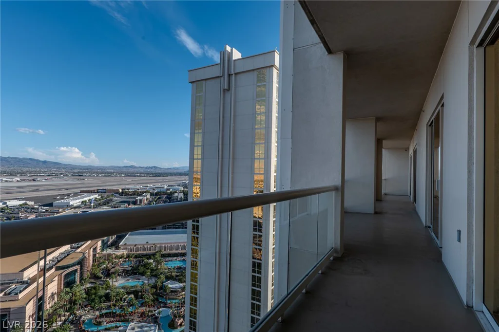 135 Harmon, Las Vegas, NV 89109