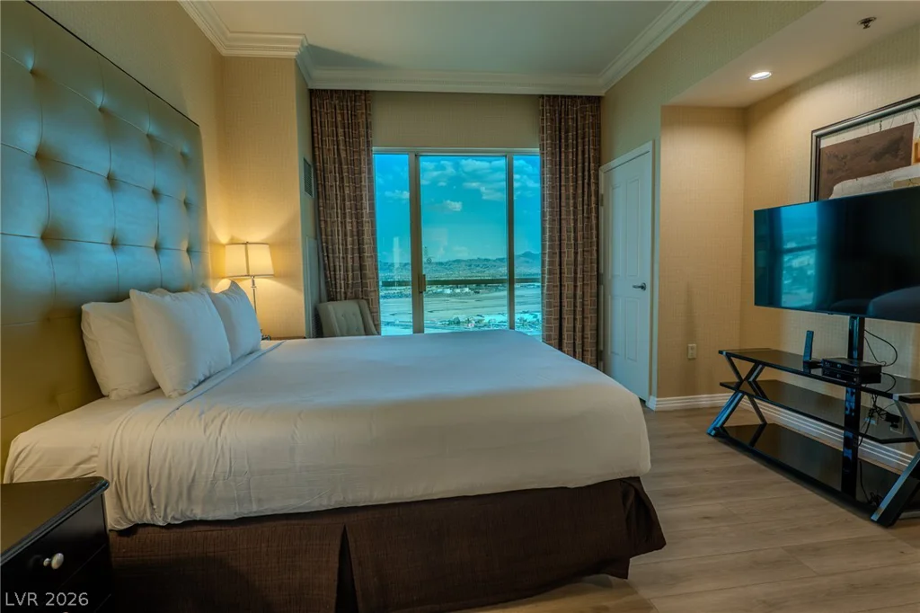 135 Harmon, Las Vegas, NV 89109