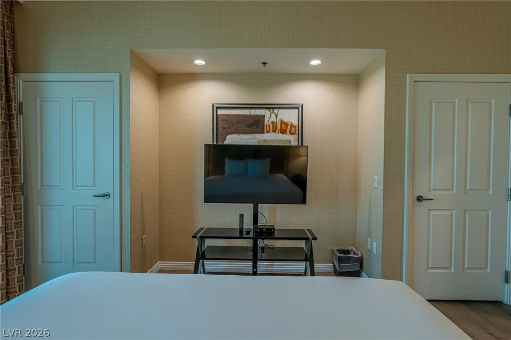 135 Harmon, Las Vegas, NV 89109