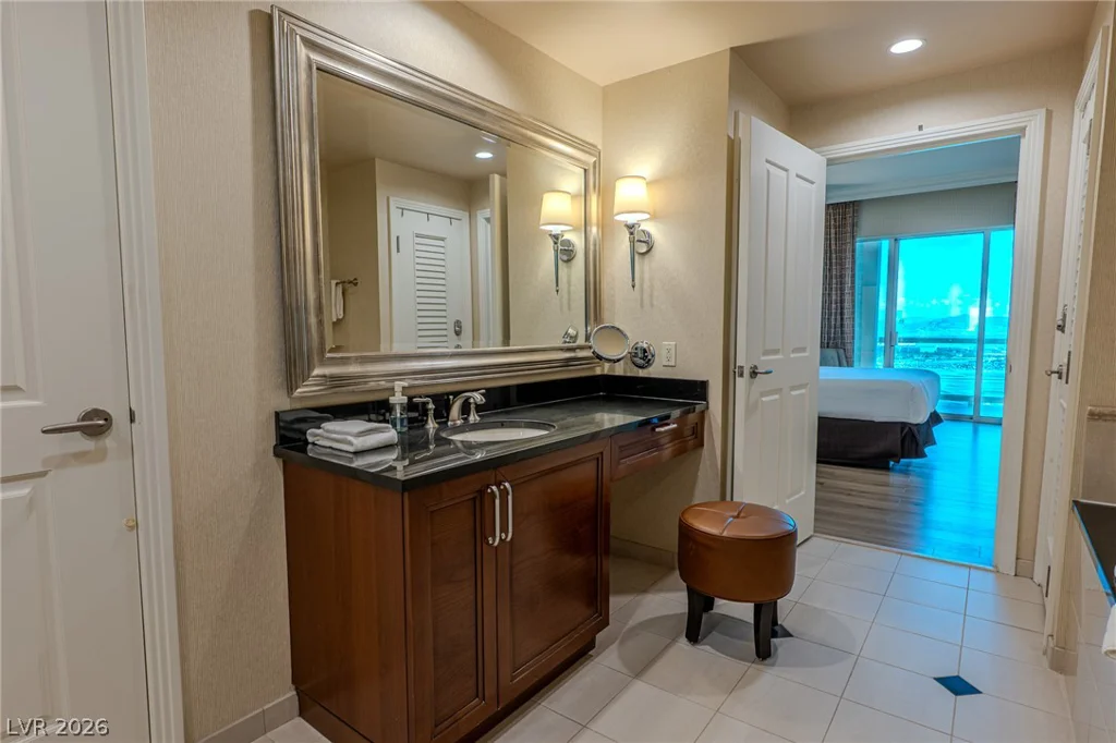 135 Harmon, Las Vegas, NV 89109