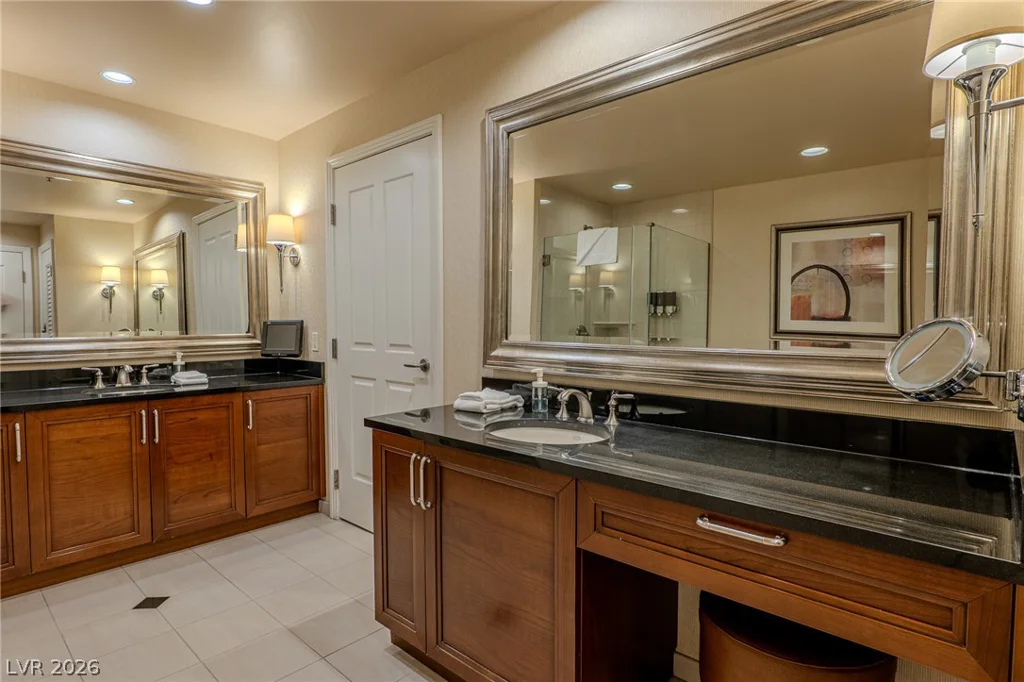 135 Harmon, Las Vegas, NV 89109
