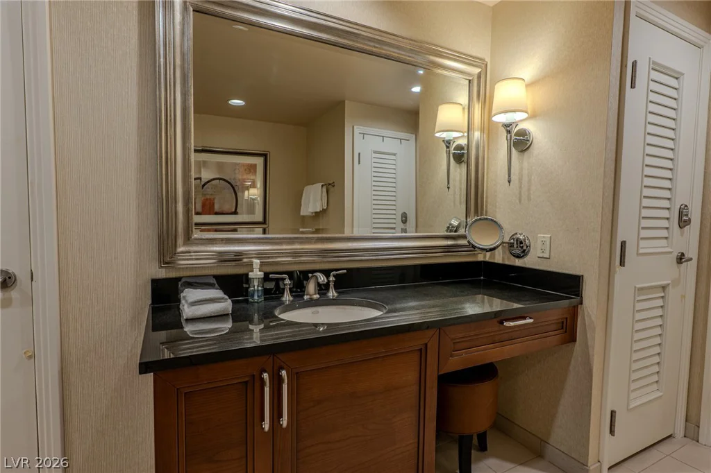 135 Harmon, Las Vegas, NV 89109