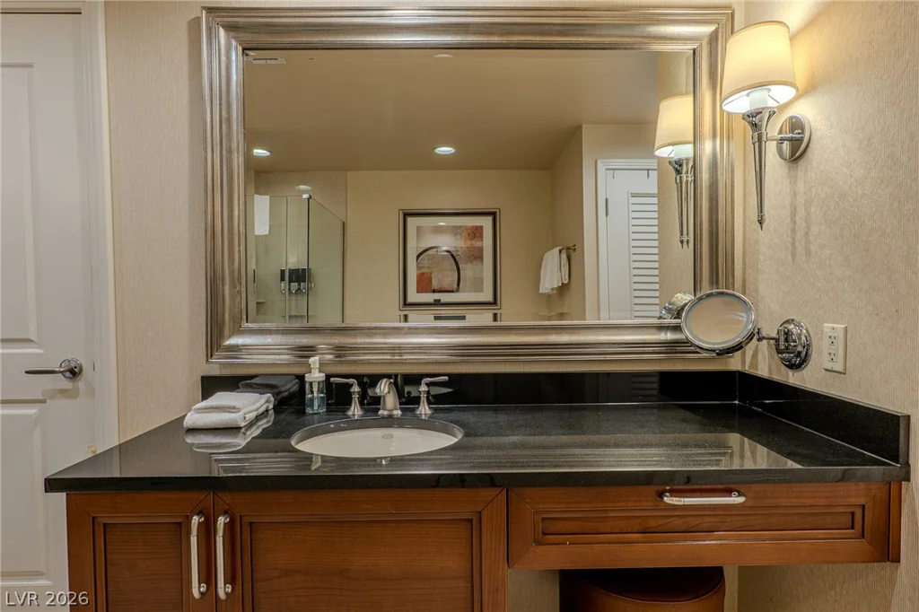 135 Harmon, Las Vegas, NV 89109