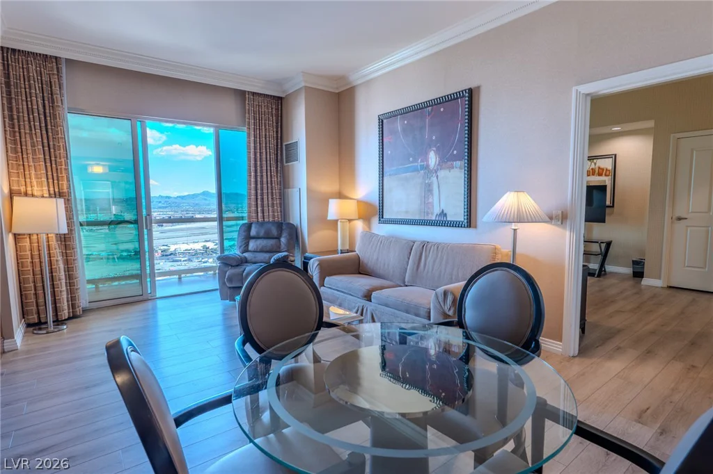 135 Harmon, Las Vegas, NV 89109