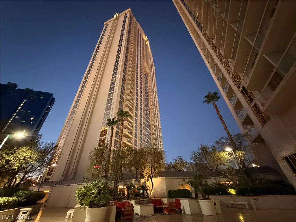 135 Harmon, Las Vegas, NV 89109