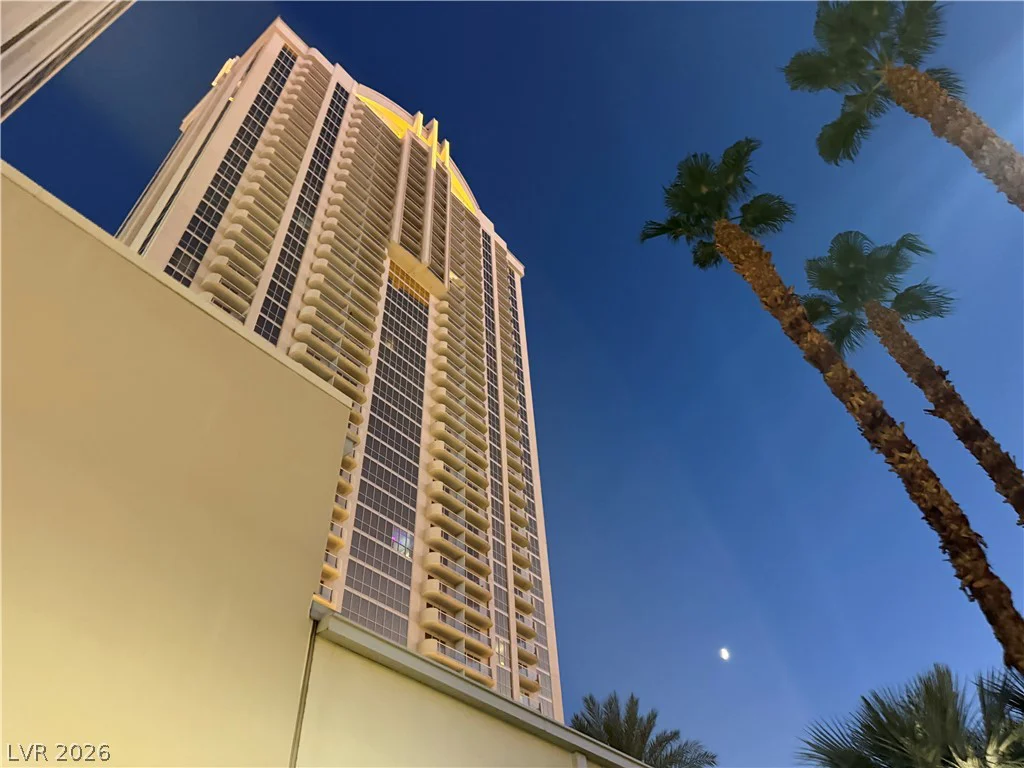 135 Harmon, Las Vegas, NV 89109