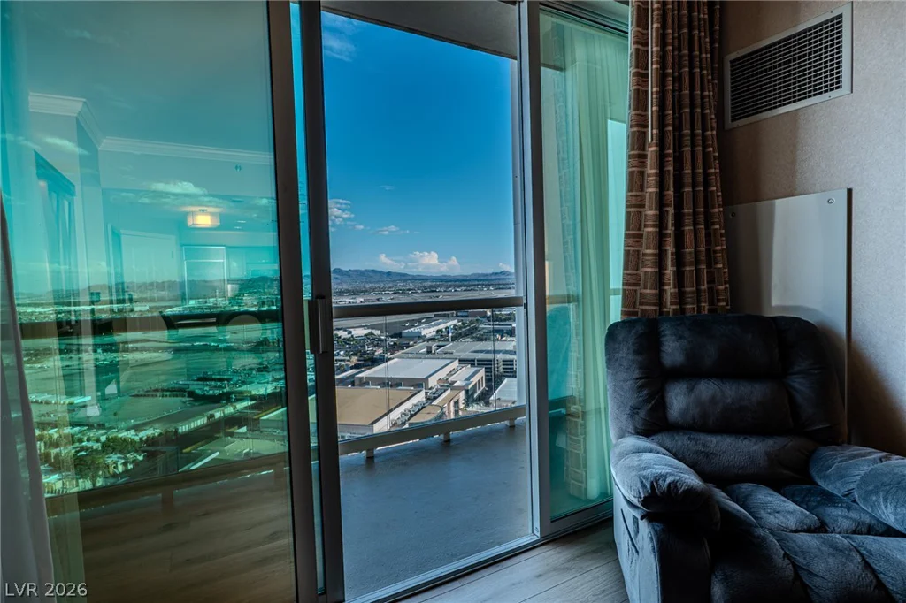 135 Harmon, Las Vegas, NV 89109