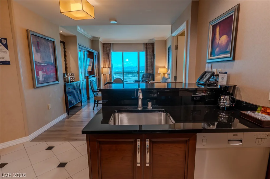 135 Harmon, Las Vegas, NV 89109