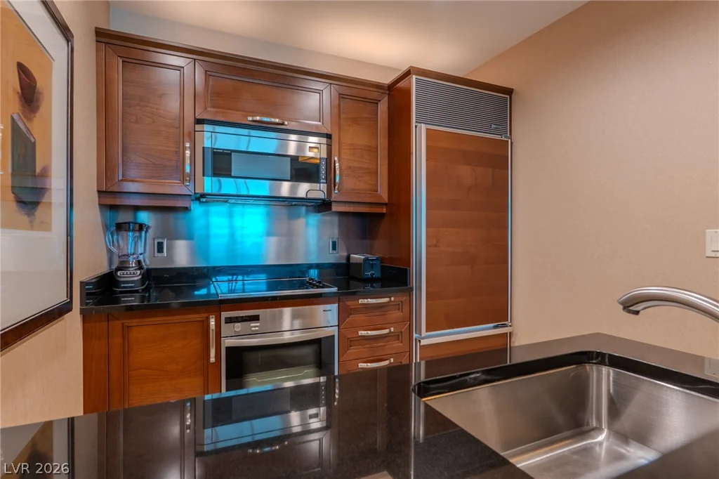 135 Harmon, Las Vegas, NV 89109