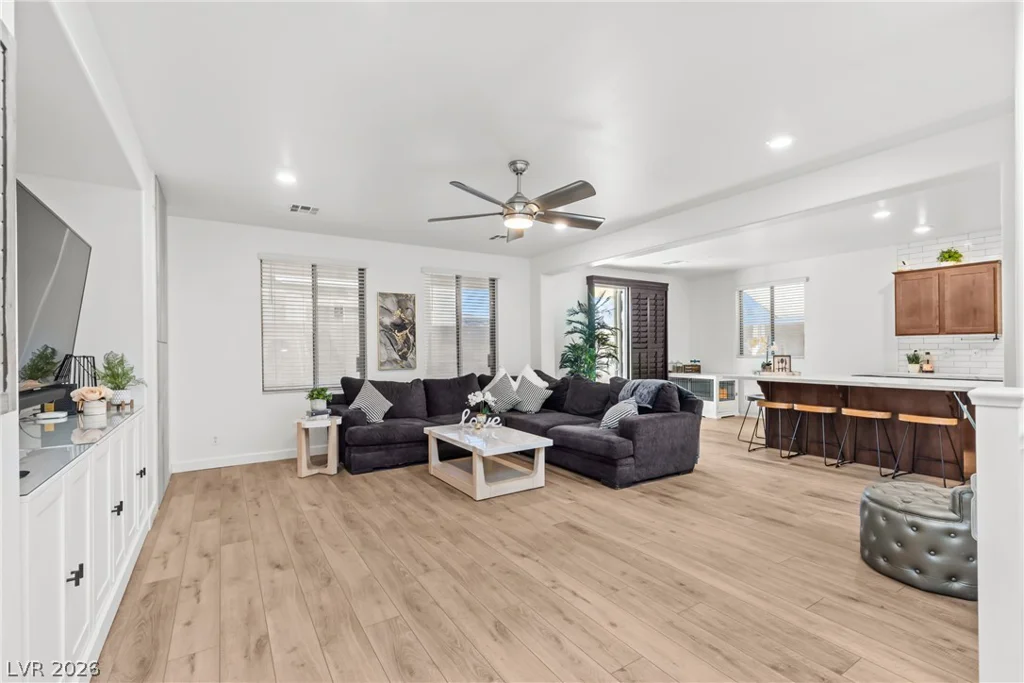 6195 Pine Banks, Las Vegas, NV 89141