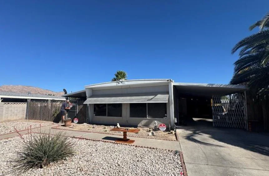 112 Sir George, Las Vegas, NV 89110