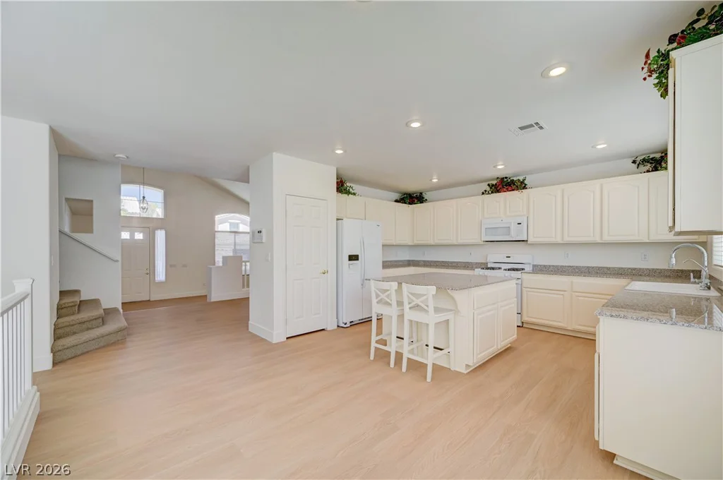356 Lakewood Garden, Las Vegas, NV 89148