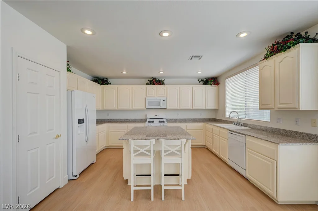 356 Lakewood Garden, Las Vegas, NV 89148