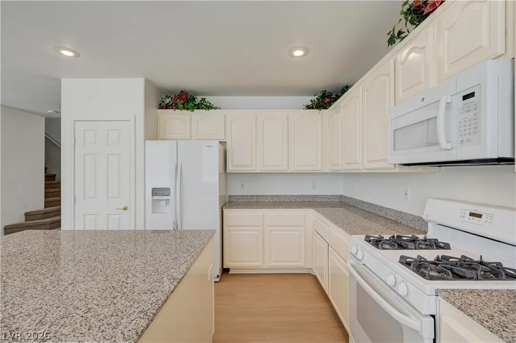 356 Lakewood Garden, Las Vegas, NV 89148