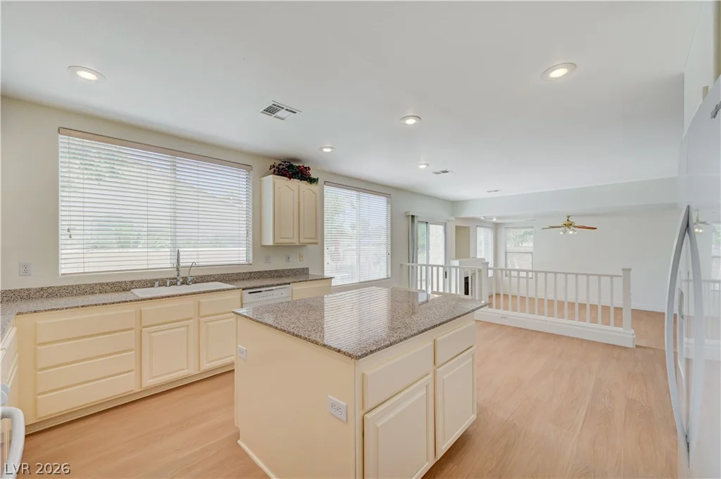 356 Lakewood Garden, Las Vegas, NV 89148