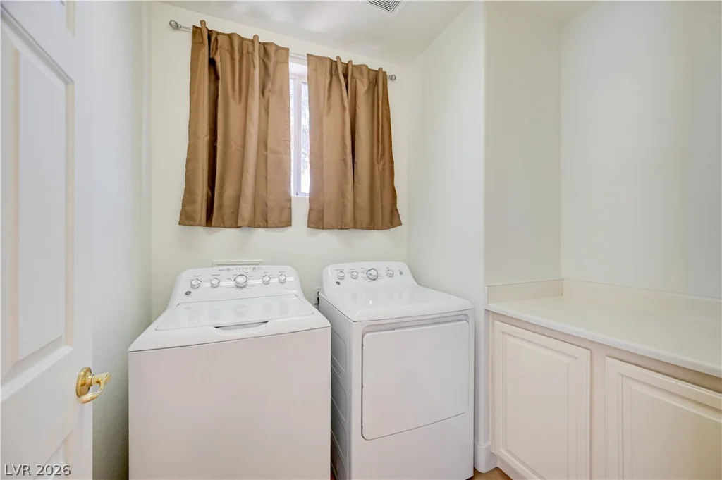 356 Lakewood Garden, Las Vegas, NV 89148