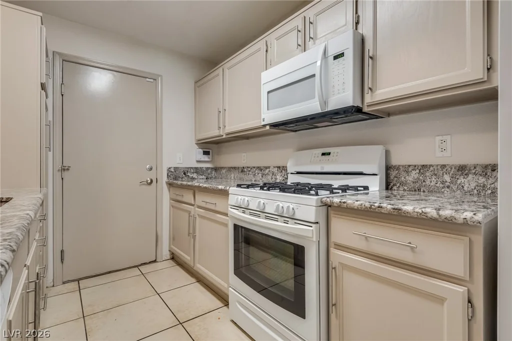8452 Boseck, Las Vegas, NV 89145
