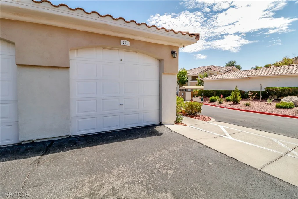 1401 Red Crest, Las Vegas, NV 89144
