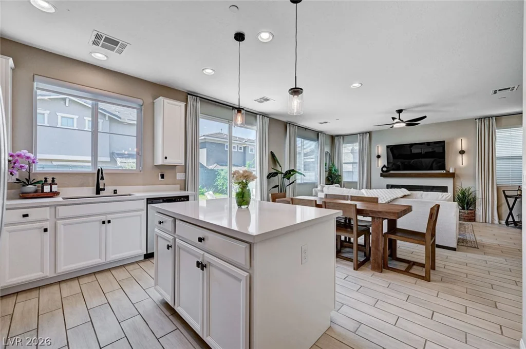 372 Silva, Henderson, NV 89011