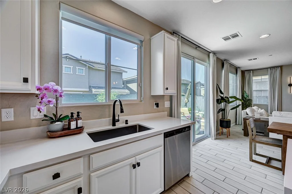 372 Silva, Henderson, NV 89011