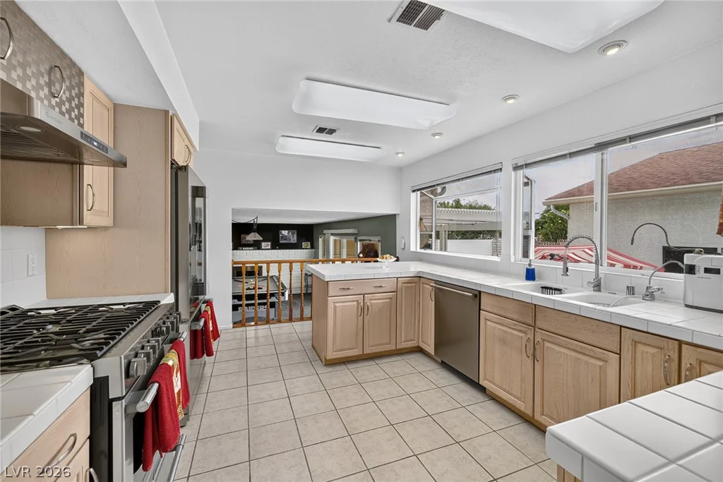 991 Perez, Las Vegas, NV 89123
