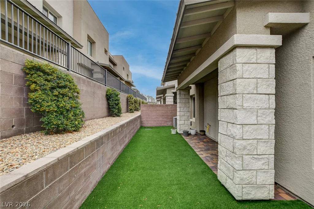 600 Carriage Hill, Las Vegas, NV 89138