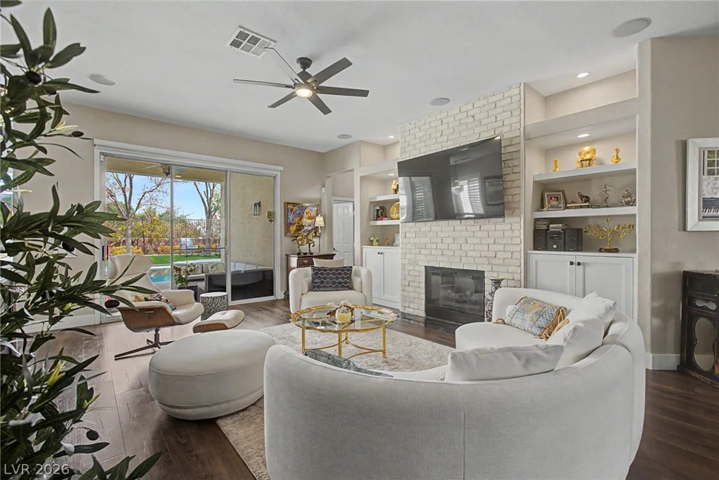 8624 Desert Bird, Las Vegas, NV 89145