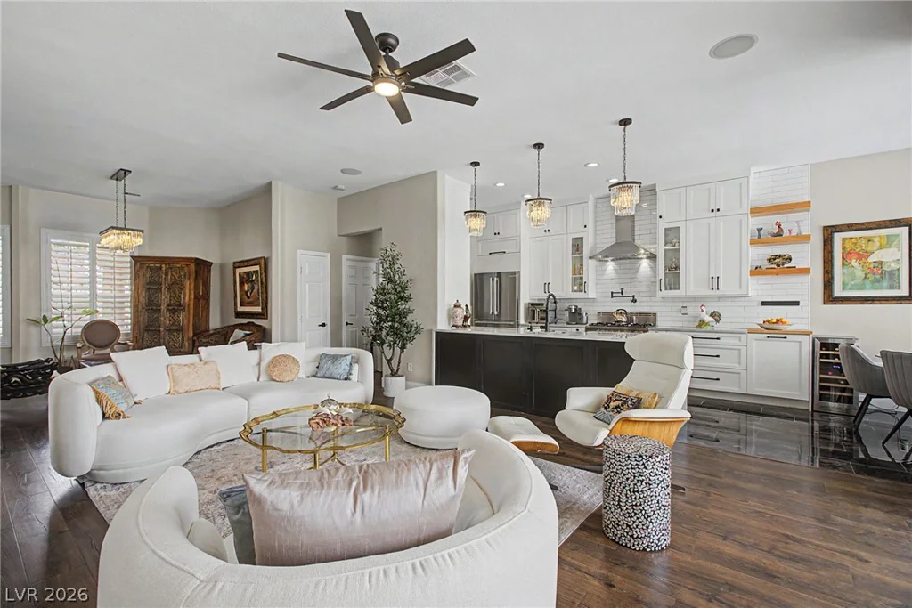 8624 Desert Bird, Las Vegas, NV 89145