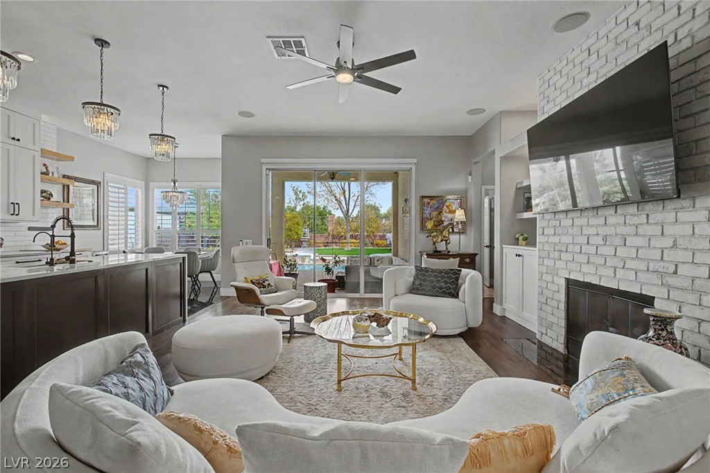 8624 Desert Bird, Las Vegas, NV 89145
