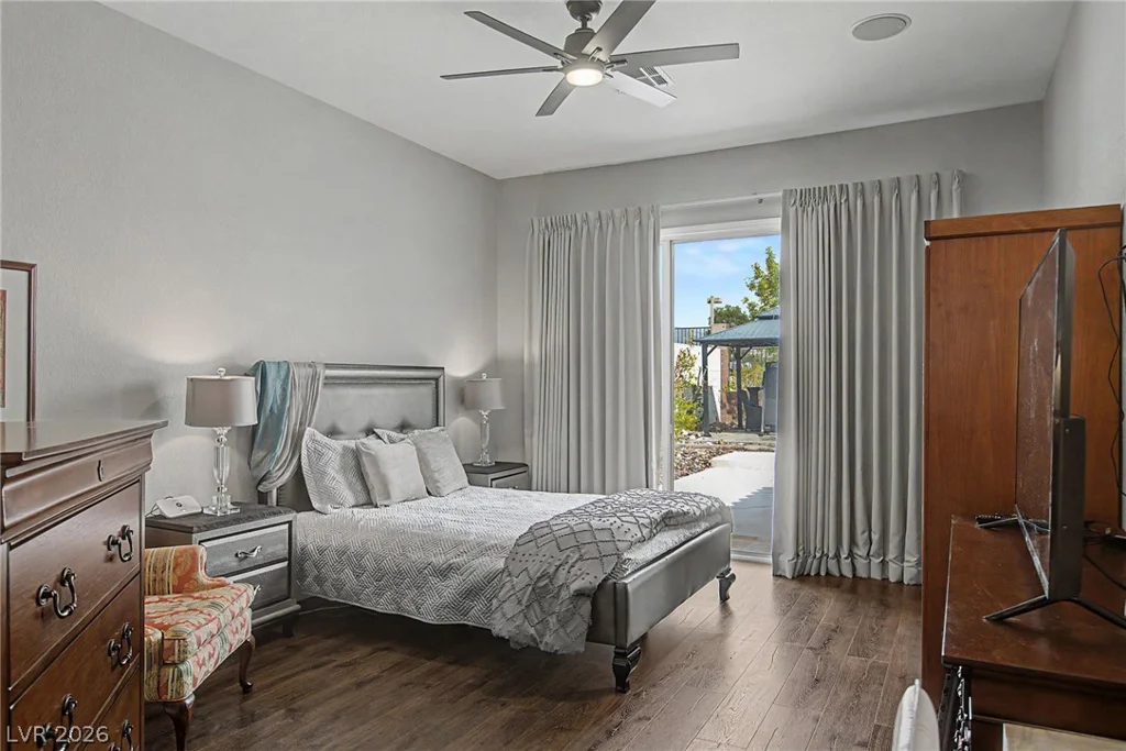 8624 Desert Bird, Las Vegas, NV 89145