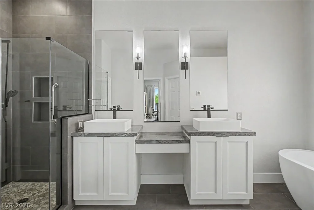 8624 Desert Bird, Las Vegas, NV 89145