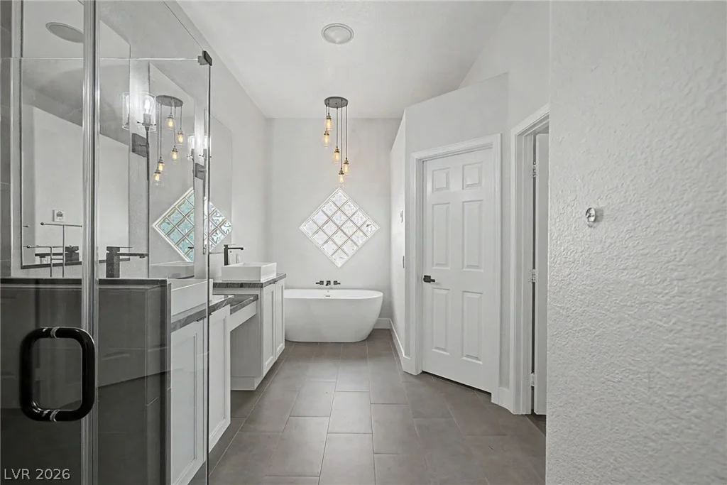 8624 Desert Bird, Las Vegas, NV 89145