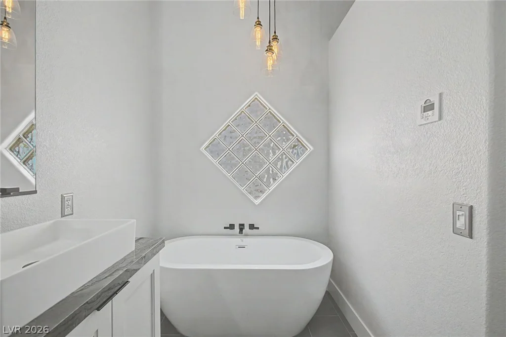8624 Desert Bird, Las Vegas, NV 89145